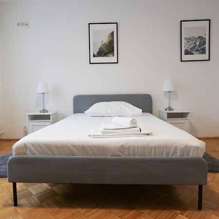 Retro Apartment In The City Center. Vienna Esterno foto