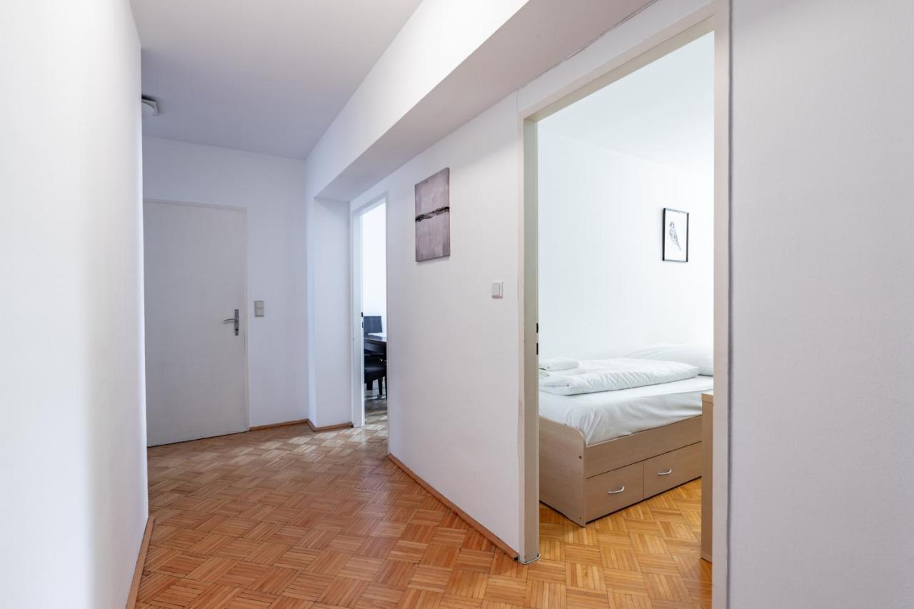 Retro Apartment In The City Center. Vienna Esterno foto