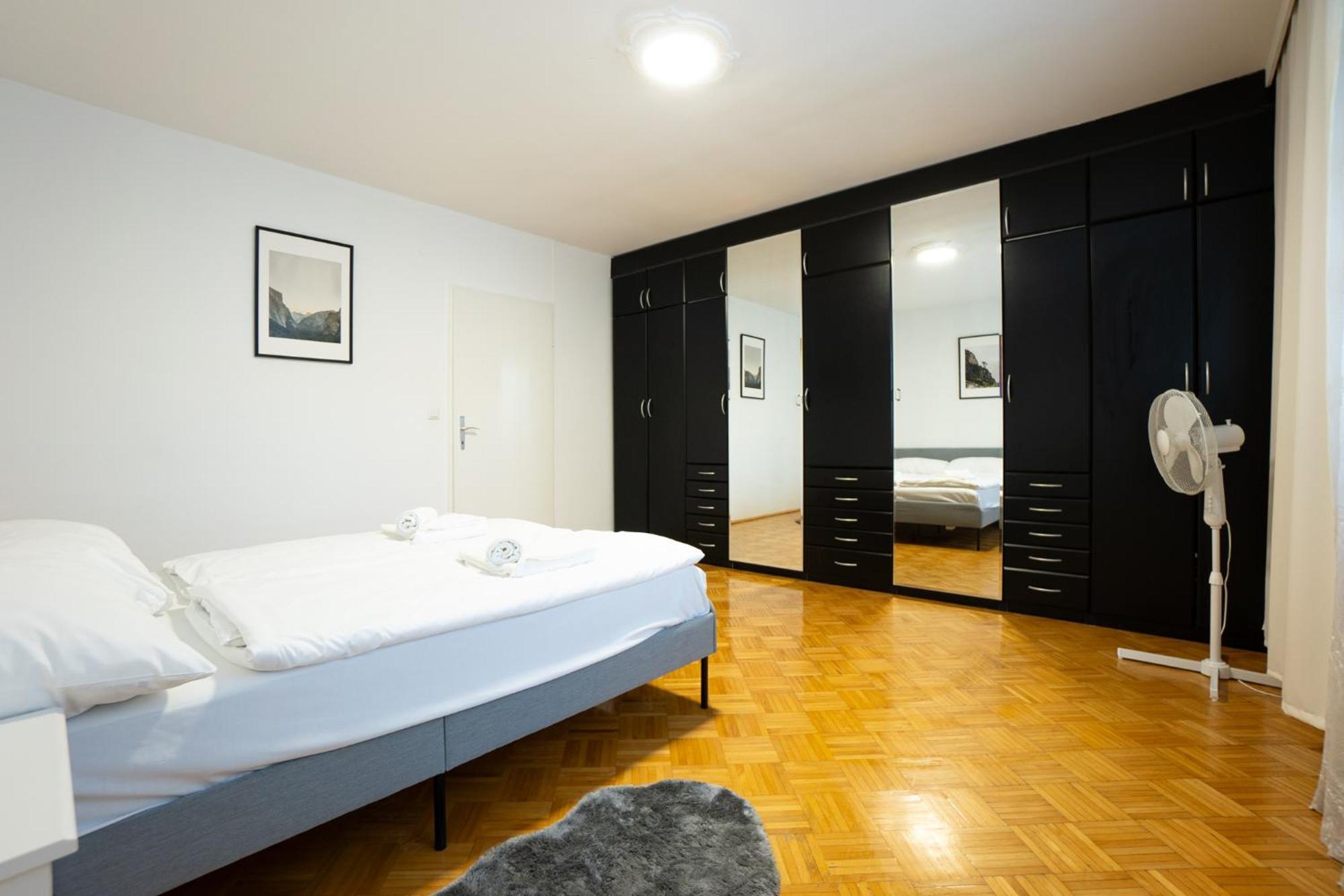 Retro Apartment In The City Center. Vienna Esterno foto