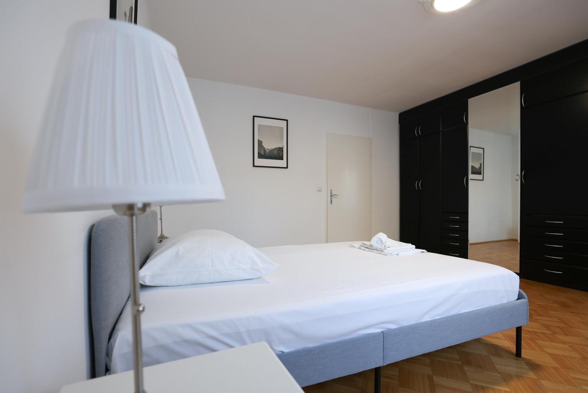 Retro Apartment In The City Center. Vienna Esterno foto