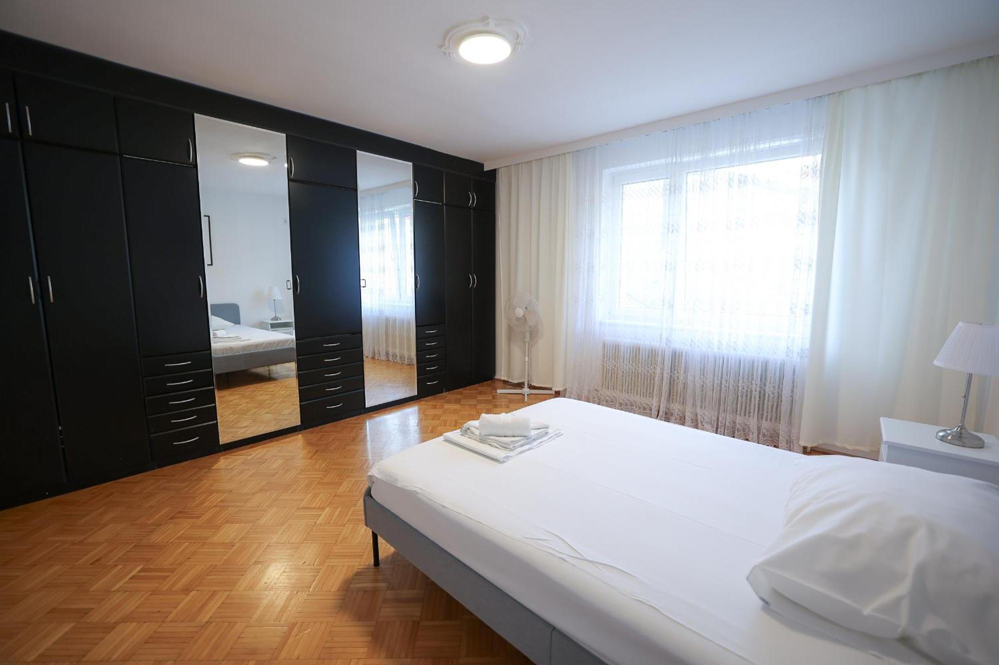 Retro Apartment In The City Center. Vienna Esterno foto