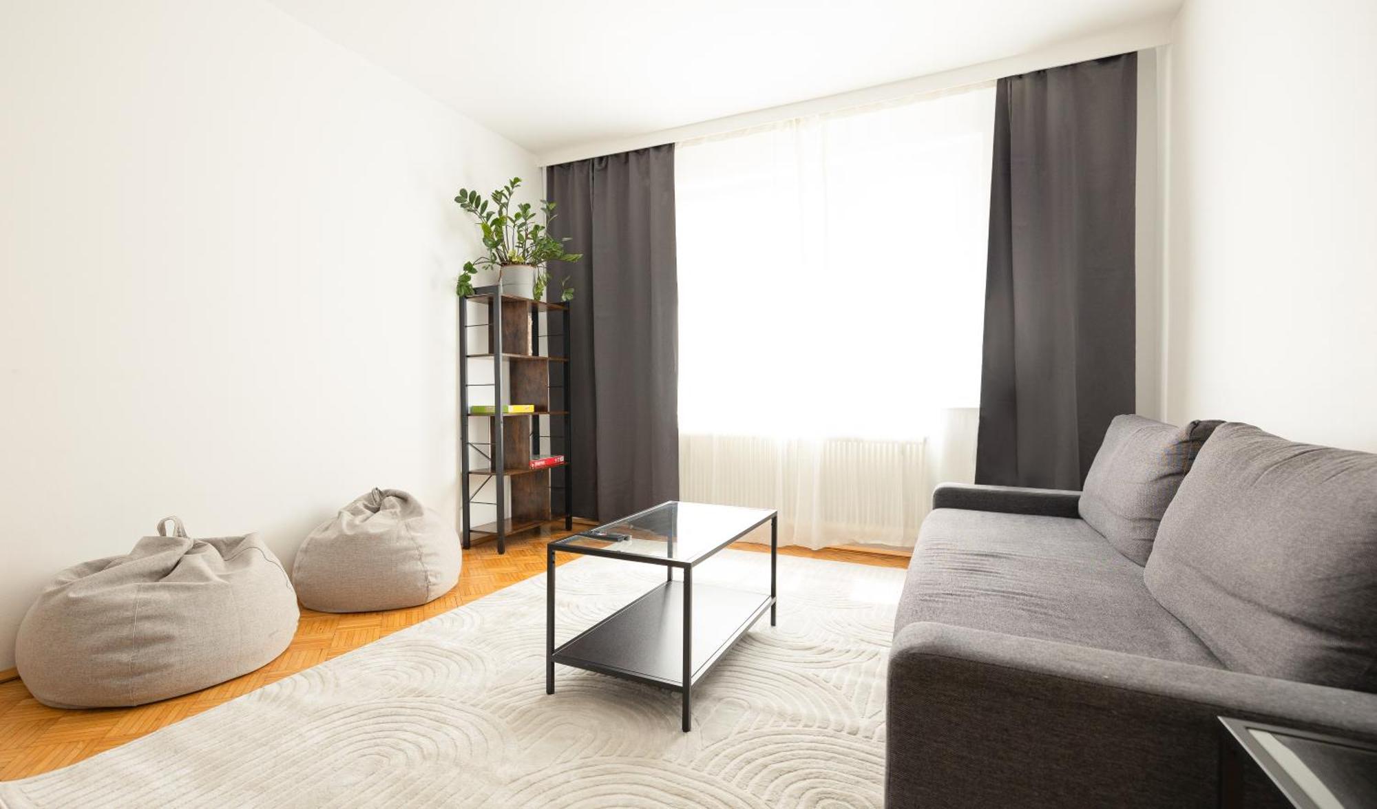 Retro Apartment In The City Center. Vienna Esterno foto
